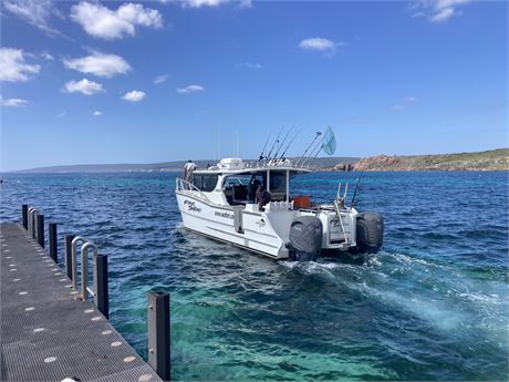 2022 Outlaw Boats 30 Power Catamaran