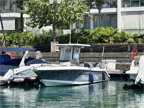 2018 Robalo R242 Centre Console